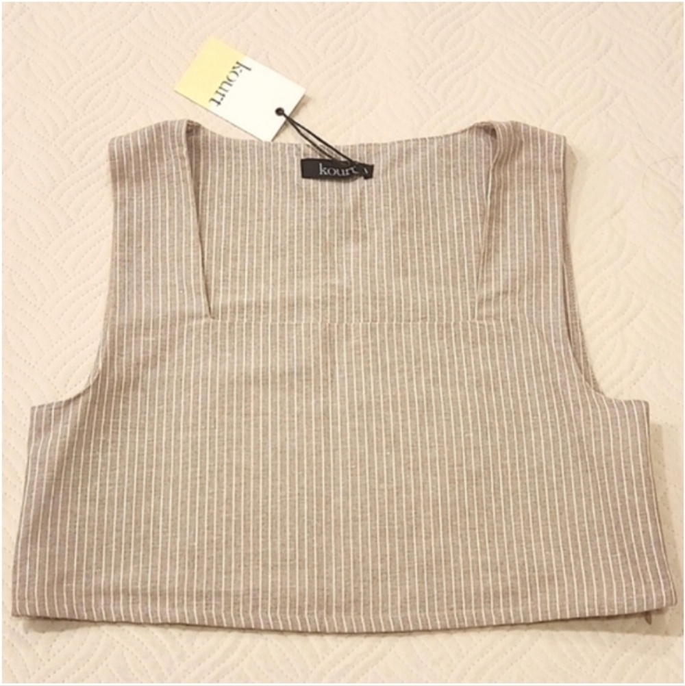 NWT Kourt Size M Pinstripe Crop Top
